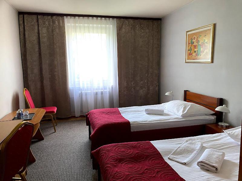 Aparthotel Obiekt "Czarny Rycerz" Jastrzębie Zdrój Exterior foto