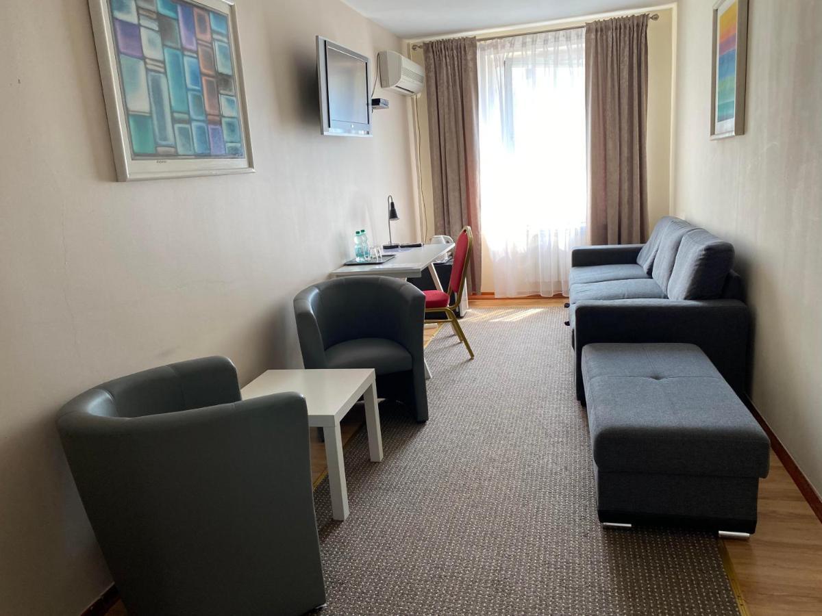 Aparthotel Obiekt "Czarny Rycerz" Jastrzębie Zdrój Exterior foto
